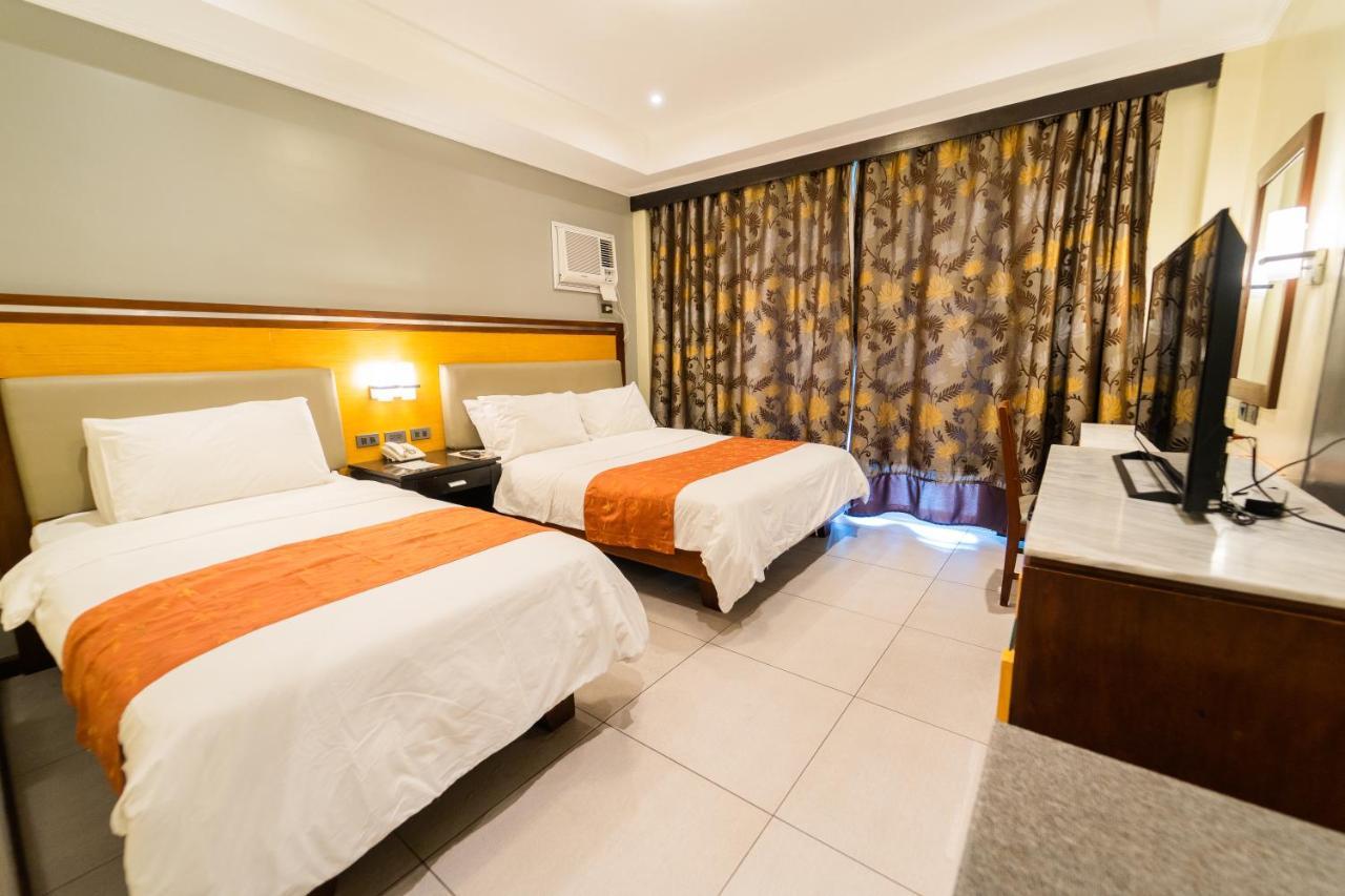 Mo2 Westown Hotel Iloilo Esterno foto