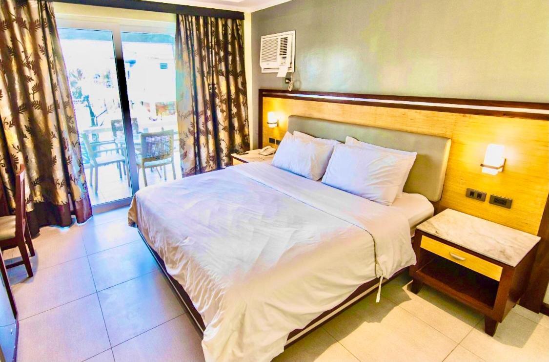 Mo2 Westown Hotel Iloilo Esterno foto