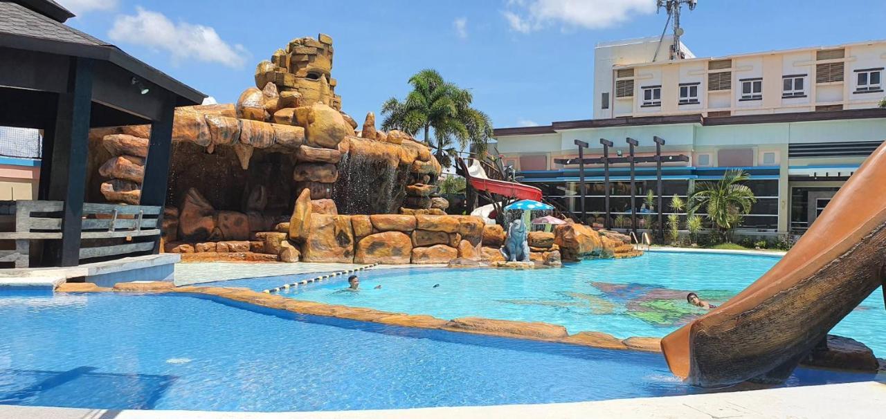 Mo2 Westown Hotel Iloilo Esterno foto
