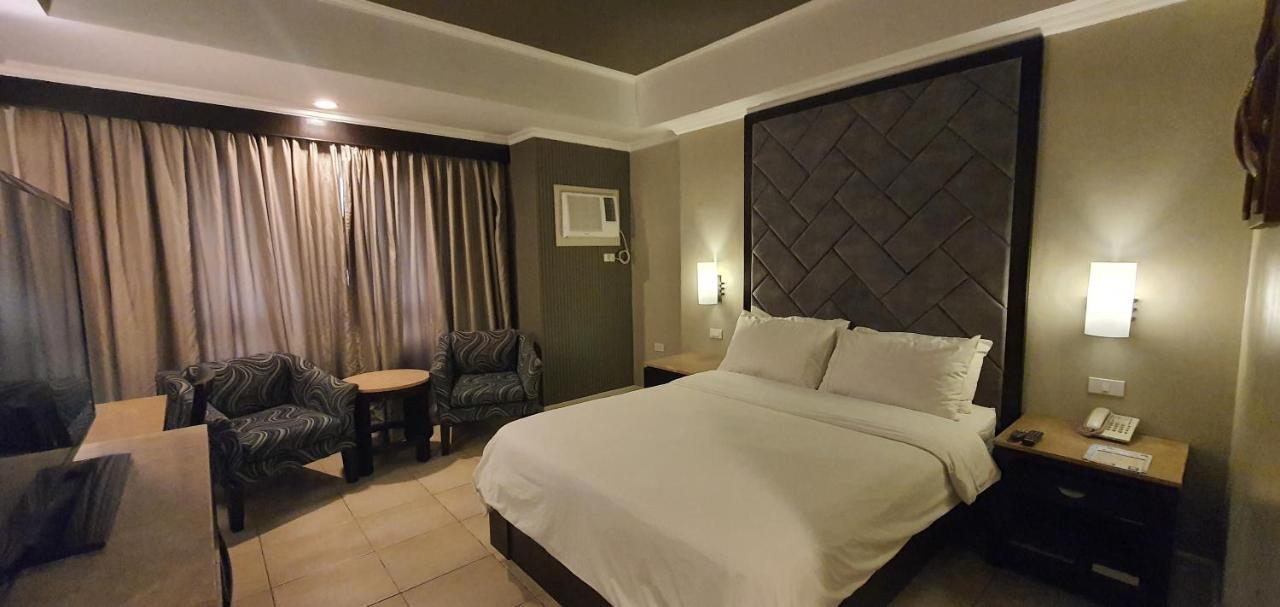 Mo2 Westown Hotel Iloilo Esterno foto