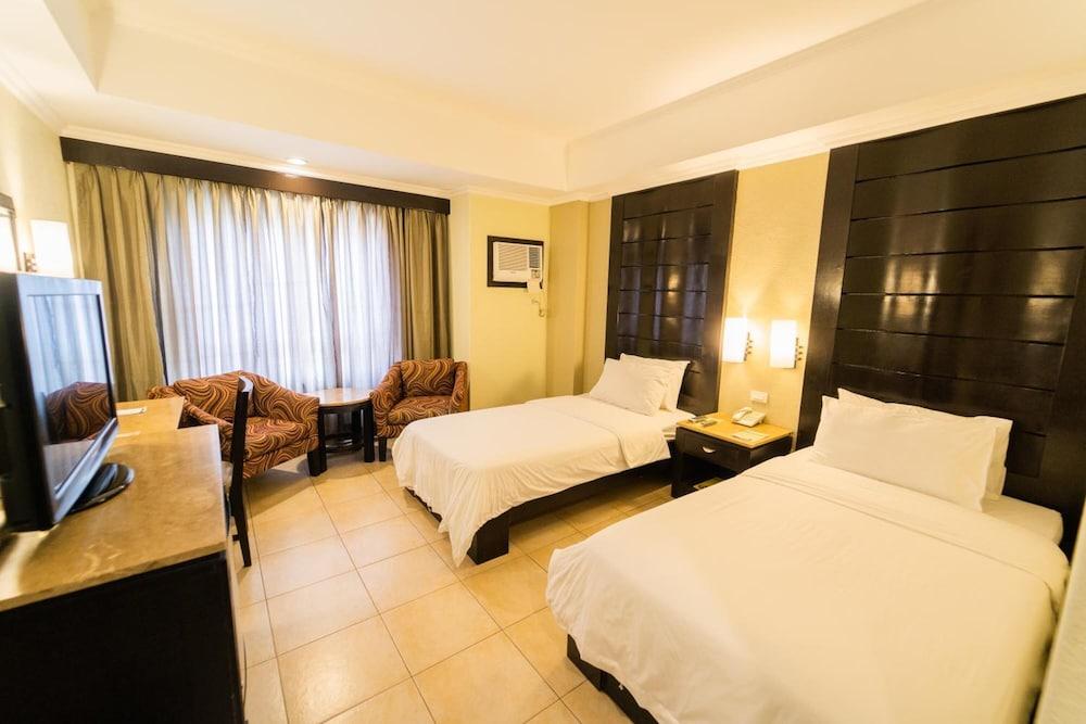 Mo2 Westown Hotel Iloilo Esterno foto