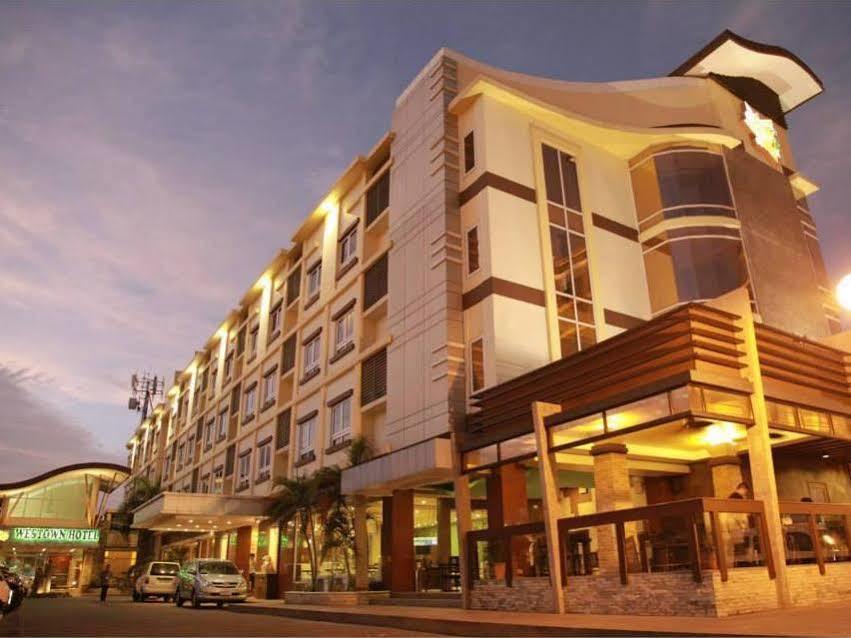 Mo2 Westown Hotel Iloilo Esterno foto